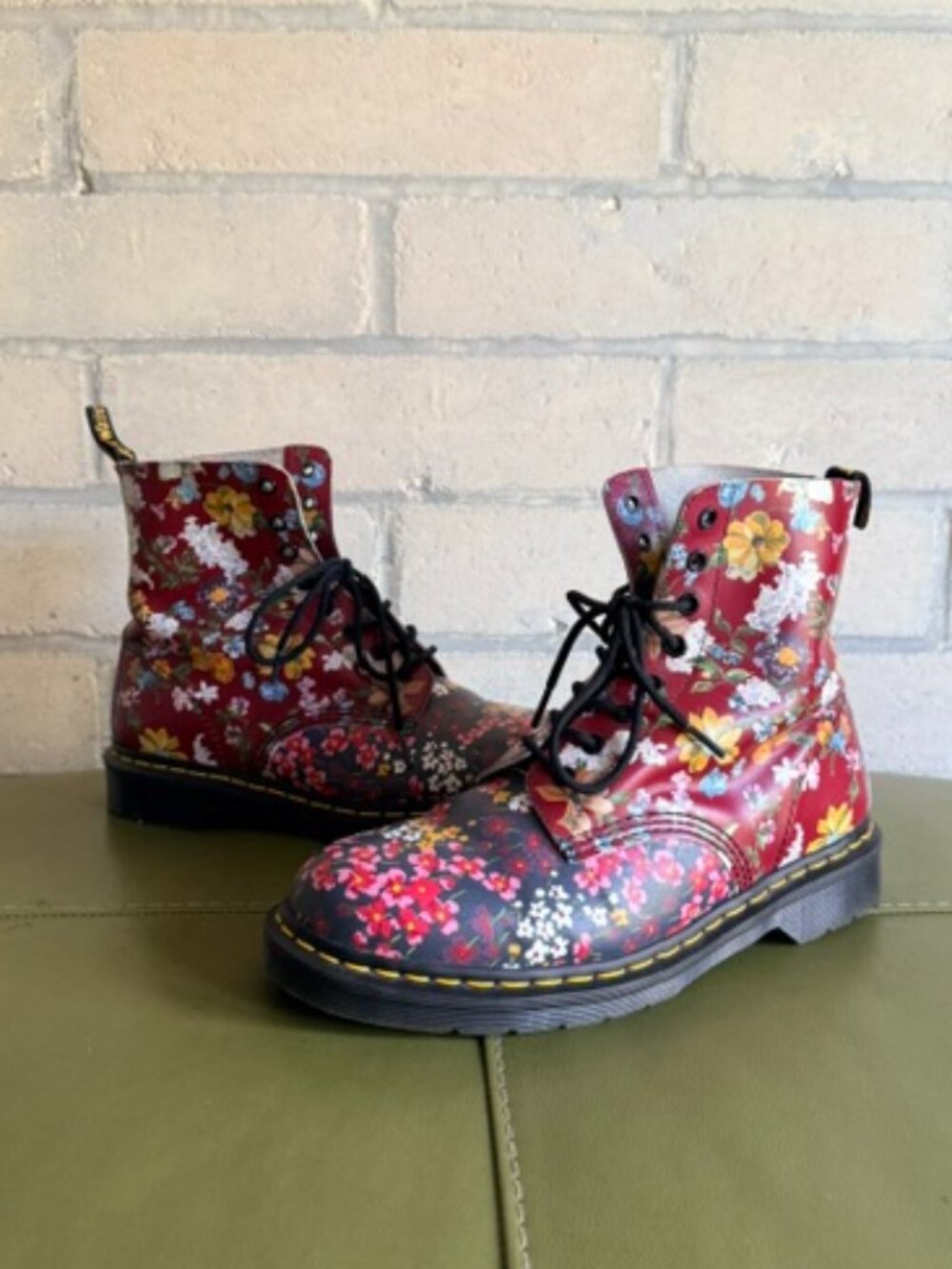 Dr. Martens 1460 Pascal floral boots size US W 11 / UK 9 GUC